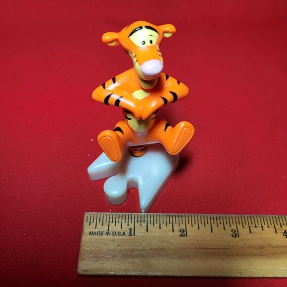 McDonalds Happy Meal Toy Tigger Disneys Winnie the Pooh Seasons of Giving Figuri - Picture 9 of 14